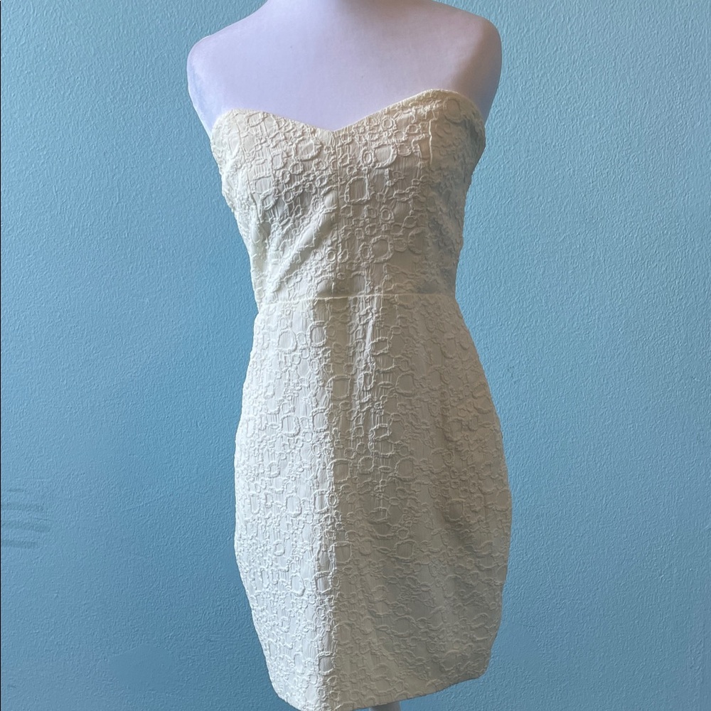 Strapless Lace Sheath Dress in Pale Yellow